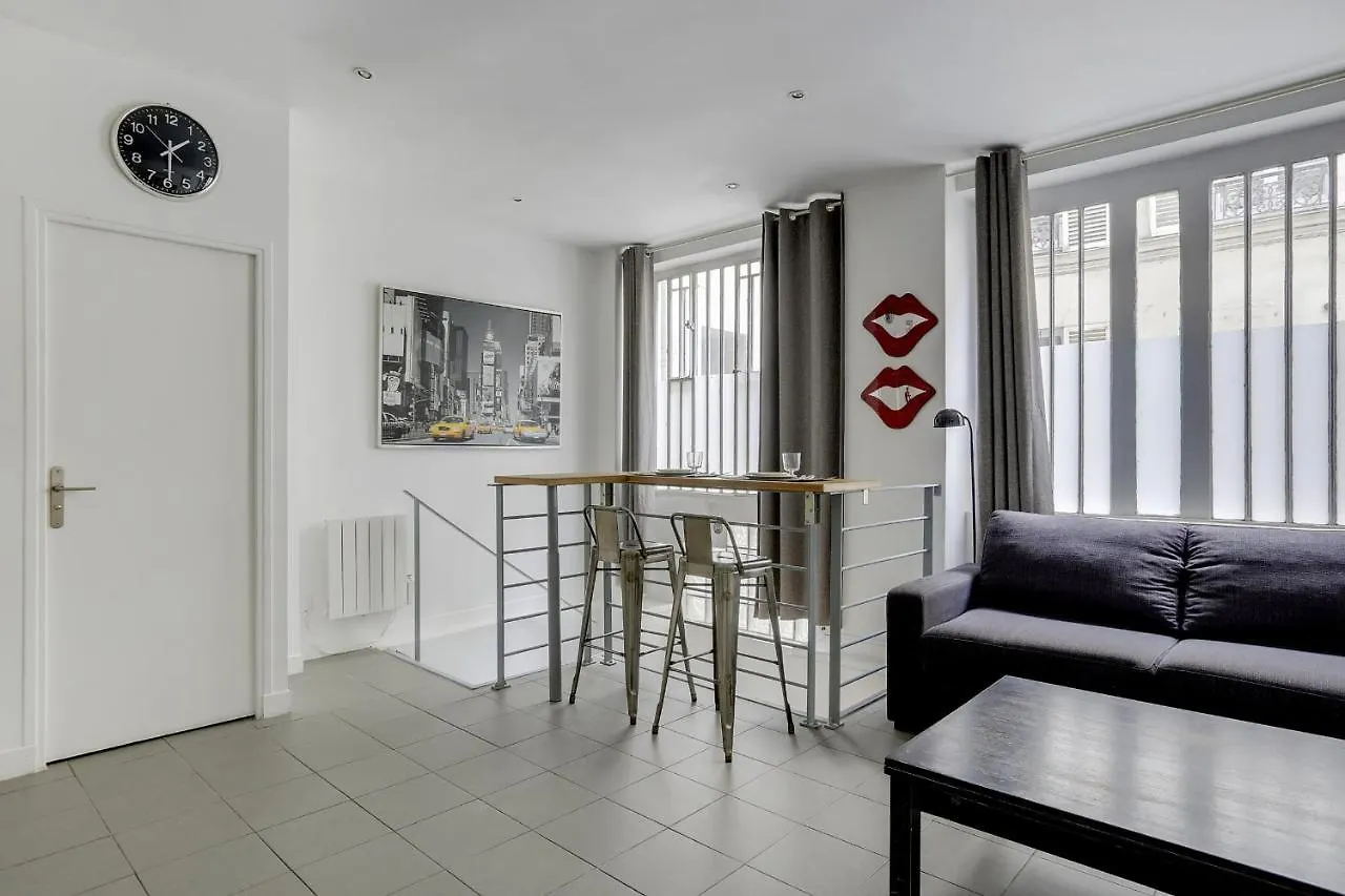 170 Angouleme Large Duplex Style Apt With1 Bdr Central Apartment *