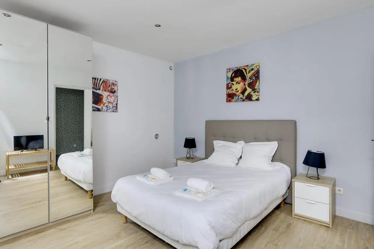 Apartmán 170 Angouleme Large Duplex Style Apt With1 Bdr Central *
