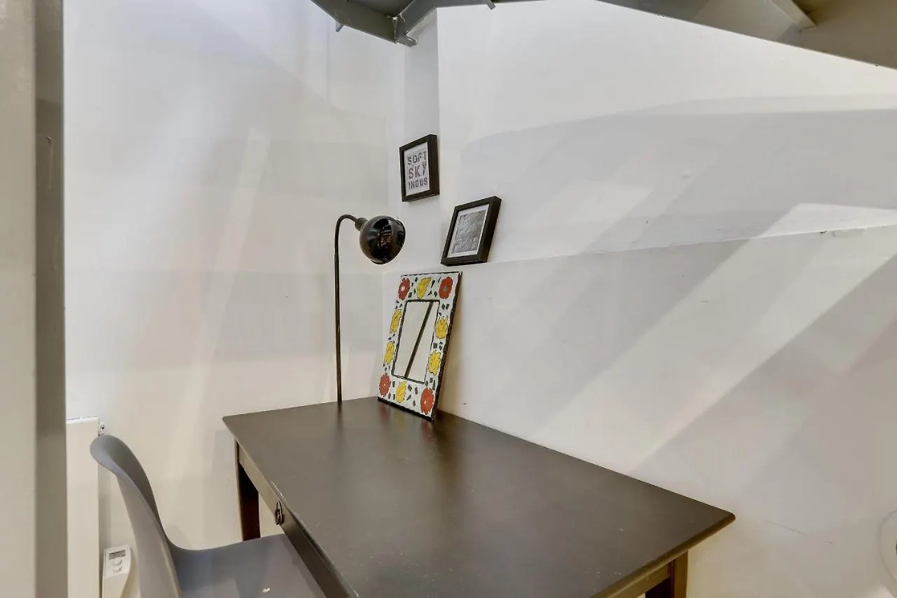170 Angouleme Large Duplex Style Apt With1 Bdr Central Paris