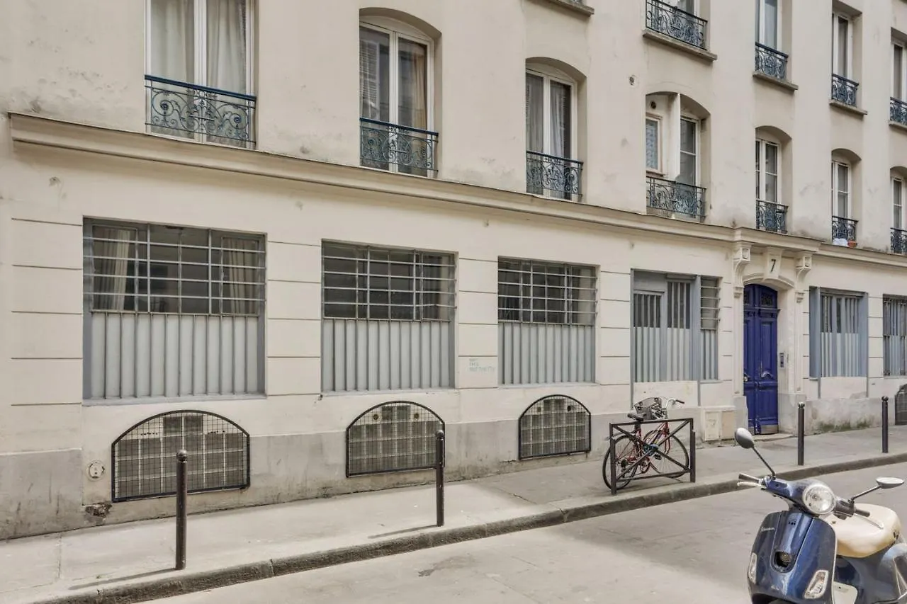 170 Angouleme Large Duplex Style Apt With1 Bdr Central Párizs