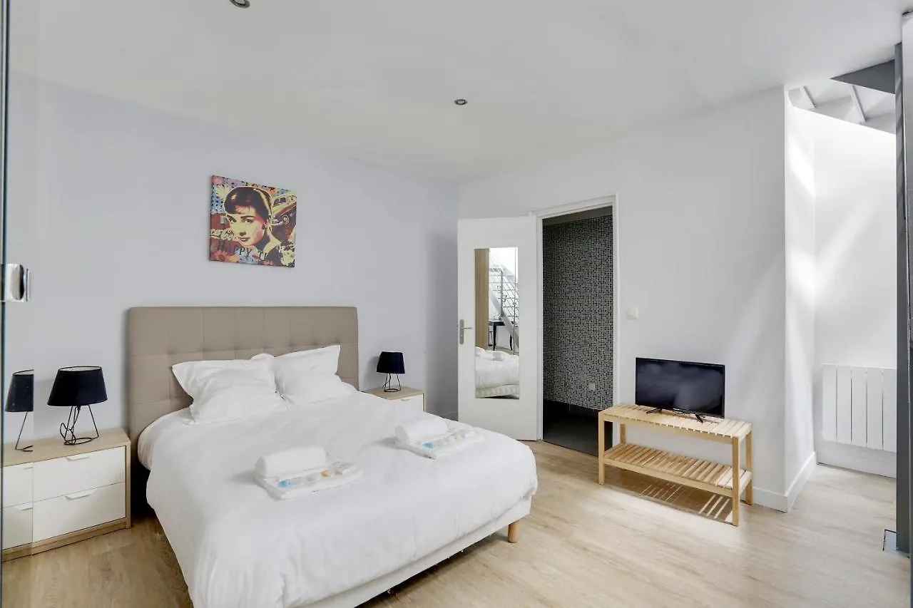 170 Angouleme Large Duplex Style Apt With1 Bdr Central Apartman Párizs